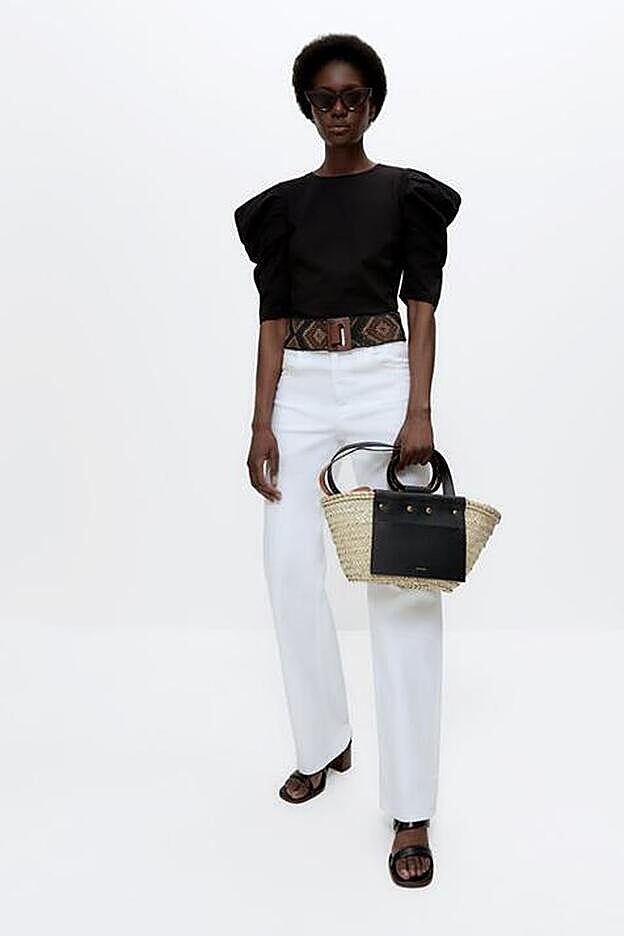 Bolso de rafia (en tamaño pequeño) de Uterqüe (129 euros)