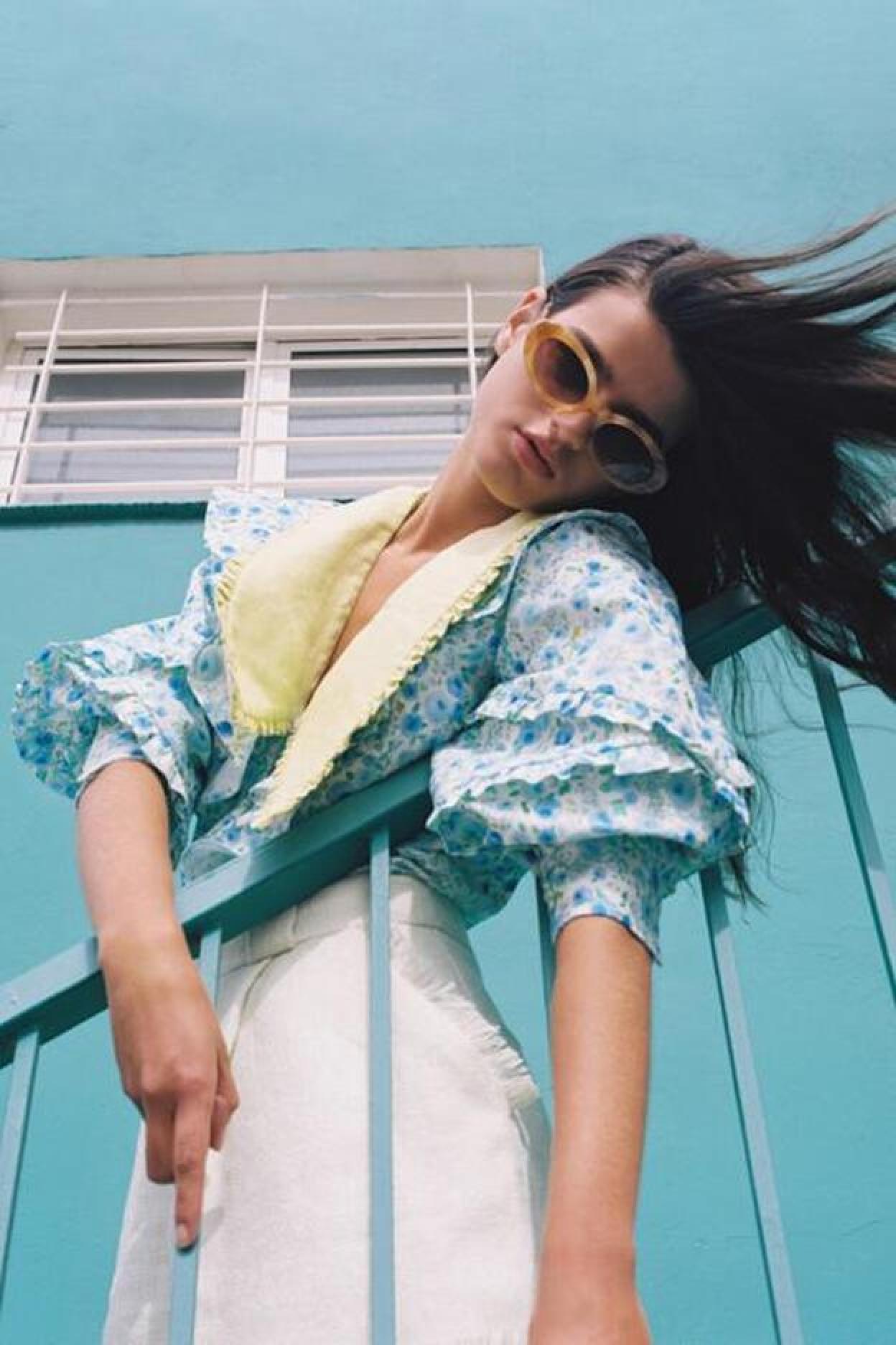 Pincha en la imagen para descubrir las blusas y camisas de Pull&Bear que son tan bonitas como baratas.