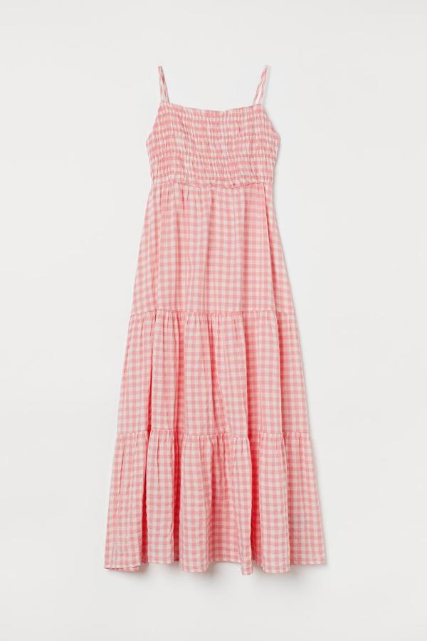 Vestido midi con estampado vichy y nido de abeja de Zara (29,99 euros)