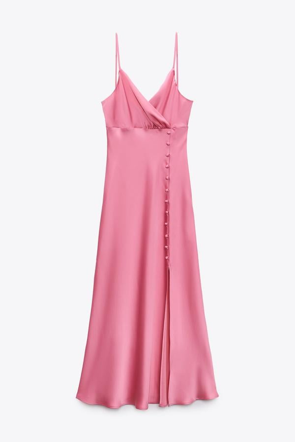 Vestido lencero de tirantes de color rosa de Zara (25,99 euros)