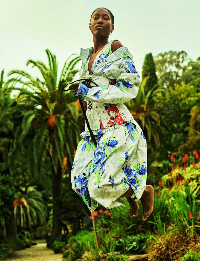 Vestido de popelín con bustier de cordones, ambos de Philosophy di Lorenzo Serafini.