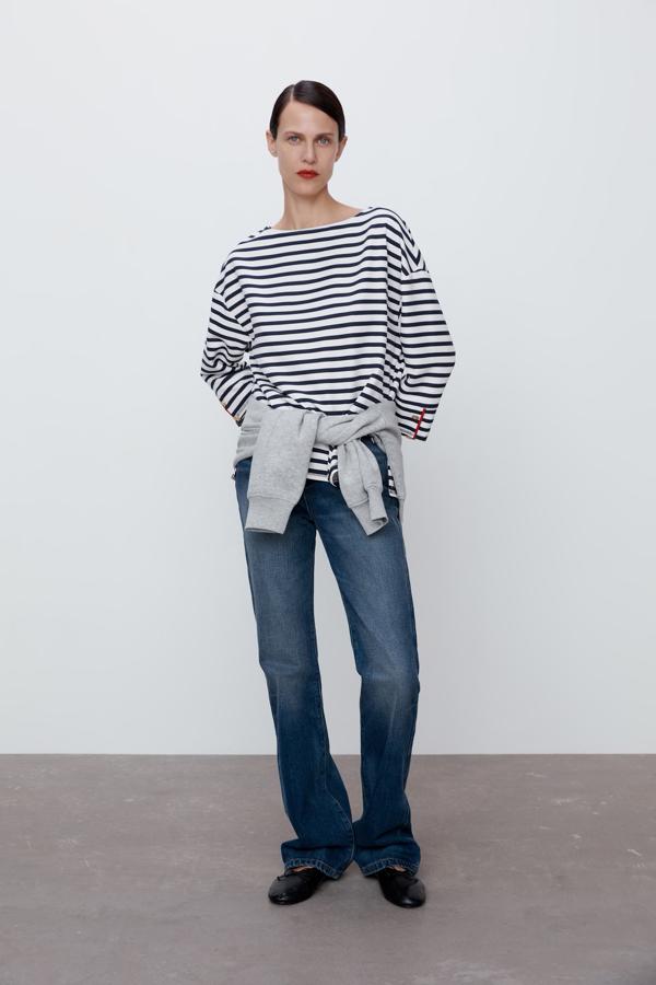 Camiseta de manga larga, de Zara (19,95 €).