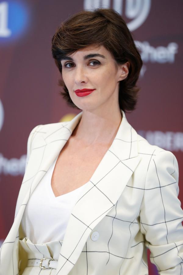Probablemente Paz Vega sea una de las personas que mejor ha llevado el paso de pelo corto a largo. En esta ocasión escogió un short bob muy capeado con su flequillo ladeado y muy desfilado.