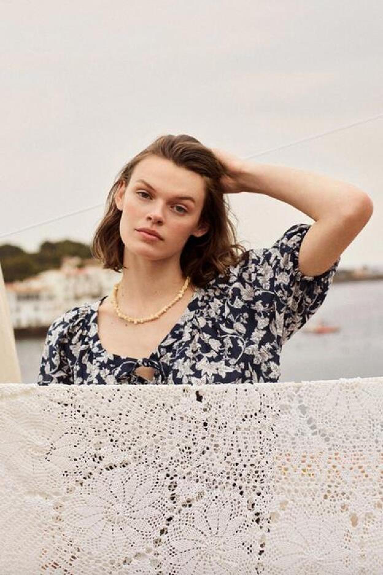 Pincha en la imagen para descubrir las blusas con mangas abullonadas que sientan fenomenal porque puedes combinarlas con todo.