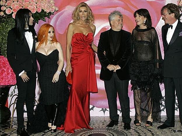 Pedro Almódovar y Alaska con Mario Vaquerizo y Bibiana Fernández, asistieron como invitados de honor en 2008.