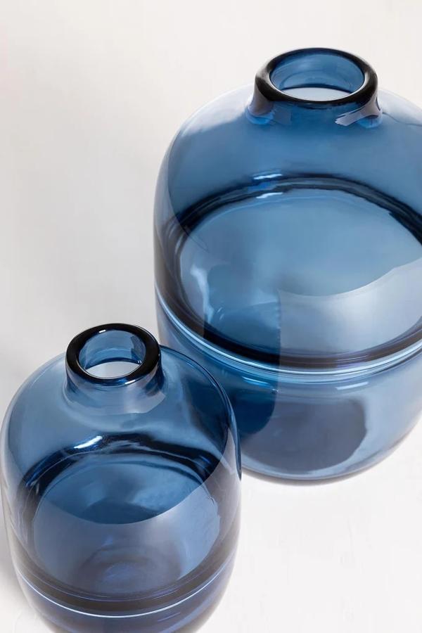 ¿Toque de color? ¡Faltaría más! Y en Sklum puedes conseguirlo en jarrones como este en color azul. Un tono fresco que te acercará al verano. En Sklum está a la venta este jarrón por 7,95 euros.