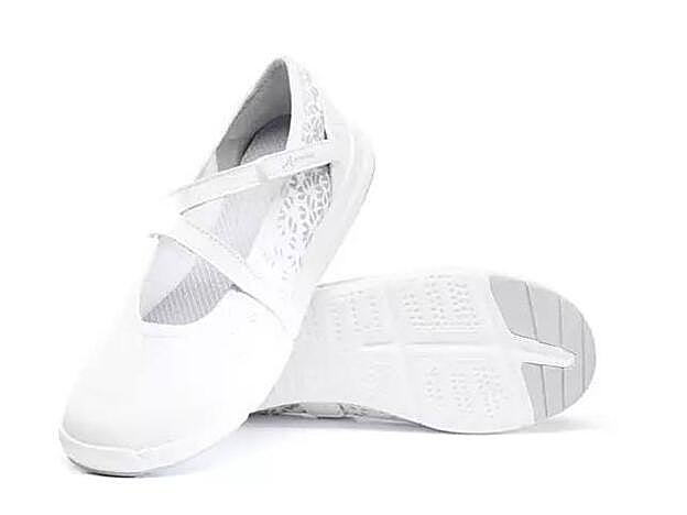 Si las zapatillas no van con tu estilo, esstas bailarinas son otra opción