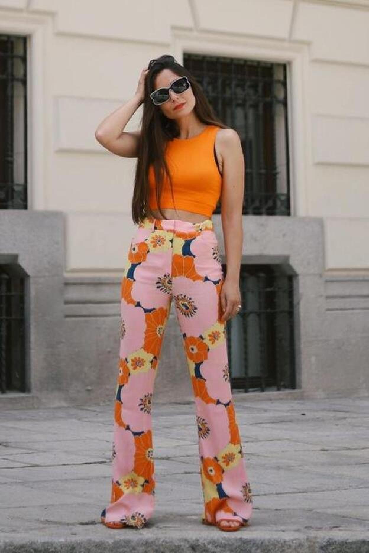 Pincha en la imagen para ver como el pantalón de vestir beige es el protagonista absoluto de la primavera y diez looks que demuestran cómo combinarlo con éxito.