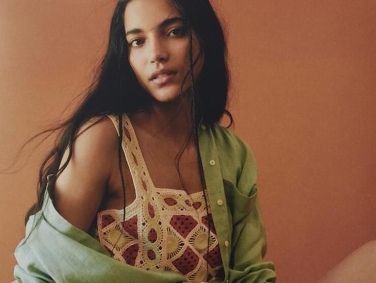Fotos: Lino y crochet: los tejidos estrella de la primavera que mezclados en el mismo look son un éxito seguro