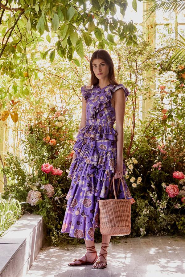 Vestido de Ulla Johnsson, sandalias de Valentino y bolso de Dragon Difusion