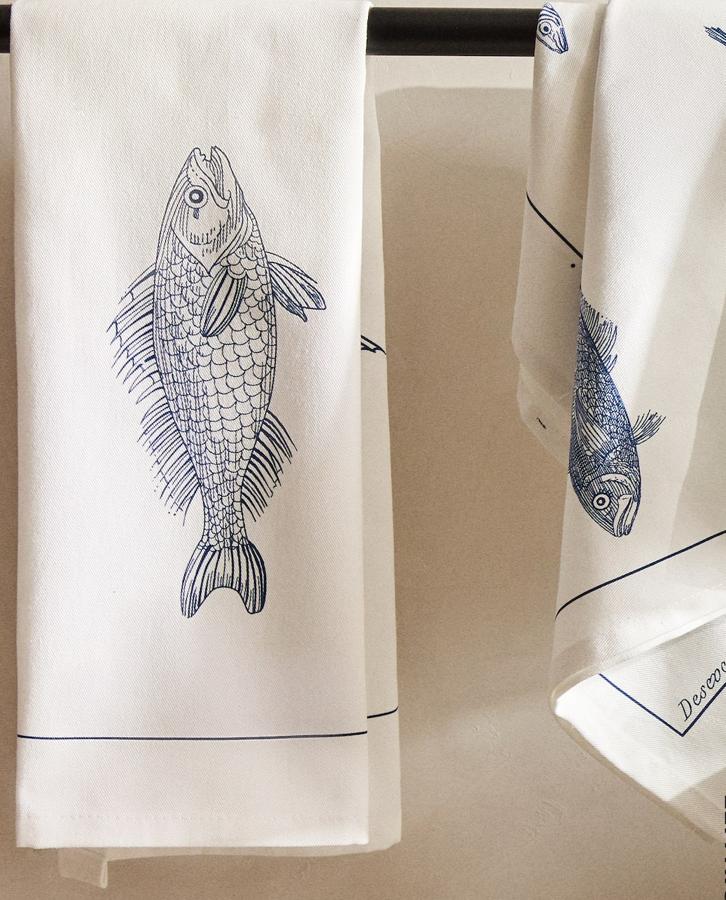 Estos dos paños de cocina se venden juntos y se pueden usar para simplemente para decorar la cocina. Están hechos de algodón y cuestan 9,99 euros.