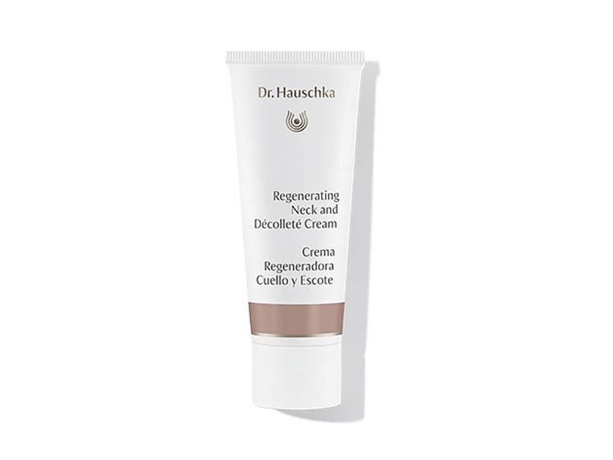 Esta crema estimula la capacidad regeneradora natural de la piel. Su fórmula con malvavisco, hojas de abedul, trébol rojo, aceite de nuez de macadamia y aceite de argán, nutre intensamente la piel y ayuda a aumentar sus niveles de hidratación.  La puedes encontrar en Douglas por 54,95 euros .