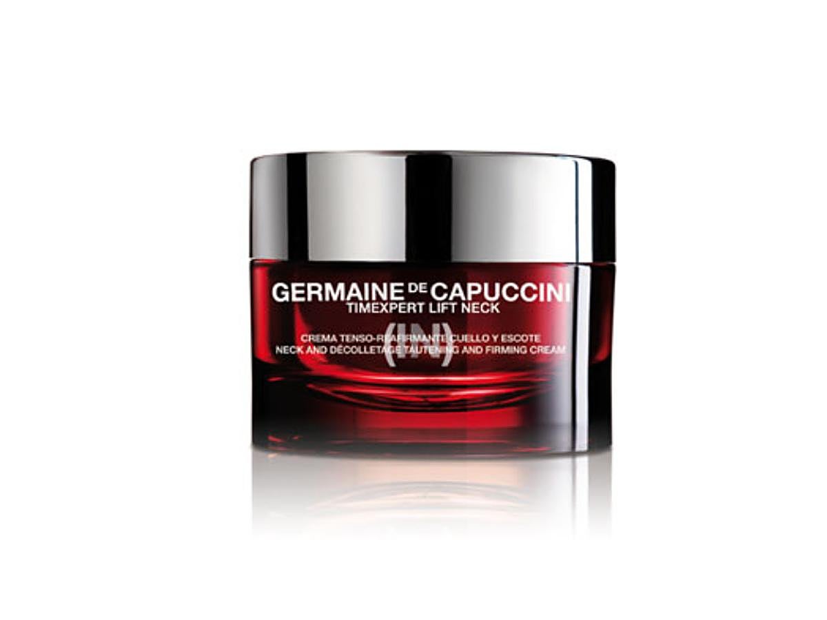 La piel del cuello pierde firmeza con mayor facilidad que la del rostro. La estrategia antienvejecimiento requiere en este caso cuidados y activos muy específicos que otros tratamientos no ofrecen. Esta crema contiene un original activo cosmético obtenido de la flor de Edelweiss mediante cultivo celular y enriquecido con ácido leontopódico, de inmenso poder antioxidante. La estructura de la dermis se refuerza por la acción de V-Matrix. En tan sólo tres semanas ciñe y reajusta la piel distendida del cuello. La matriz de soporte se refuerza y la frágil epidermis de cuello y escote se rejuvenece. La puedes encontrar en Eduardo Souto por 52,62 euros.