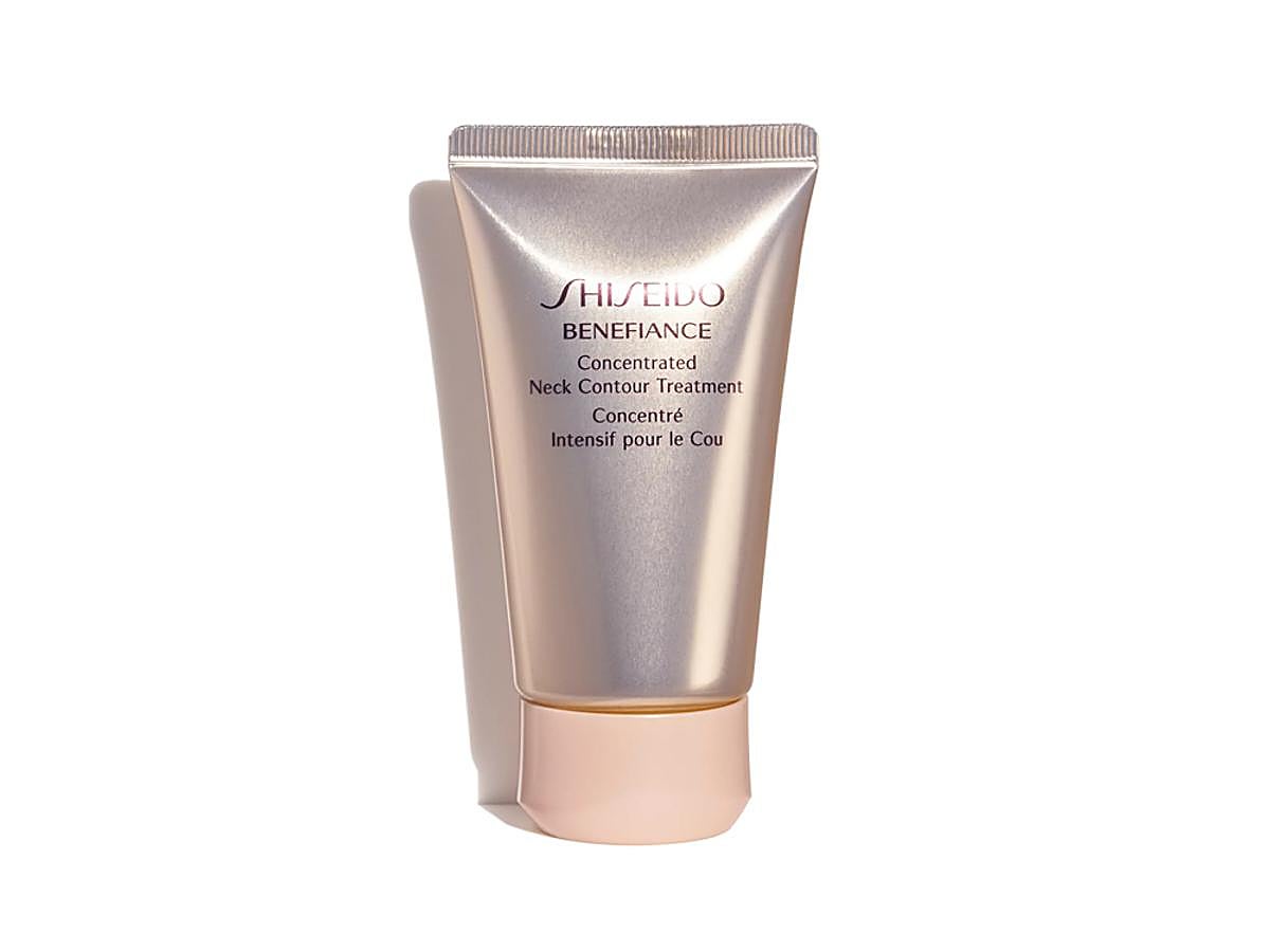 Crema anti-envejecimiento especialmente formulada para las necesidades del cuello y escote. Aporta y restaura firmeza y elasticidad, reduciendo las arrugas, líquidos y grasa acumulada, aportando suavidad e hidratación en estas zonas.  Encuéntrala en Druni por 59,40 euros .