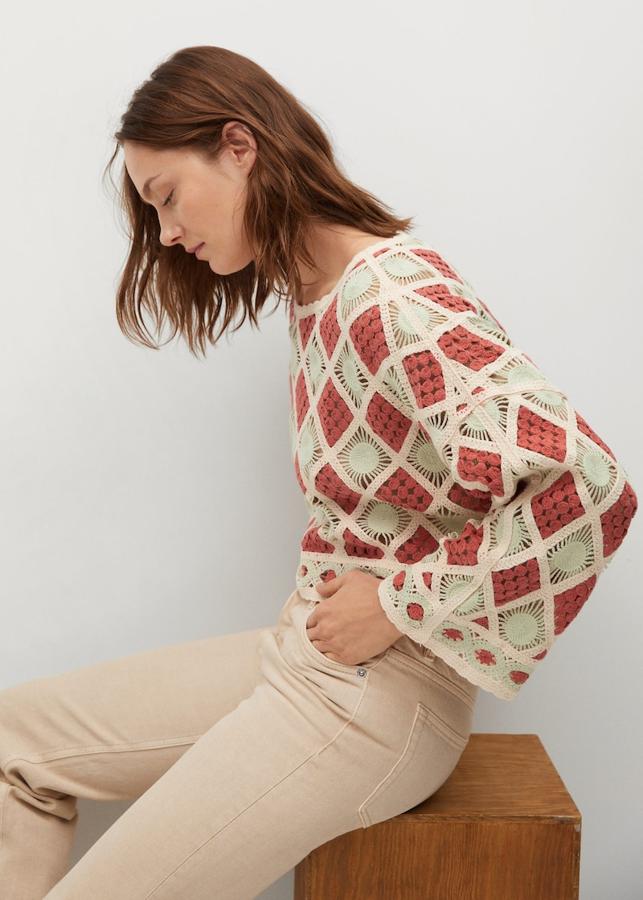 Top de crochet calado con tonos verde y teja de Mango (35,99 euros)