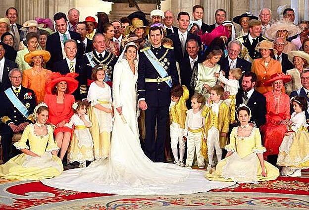 Foto de familia de la boda de Felipe y Letizia