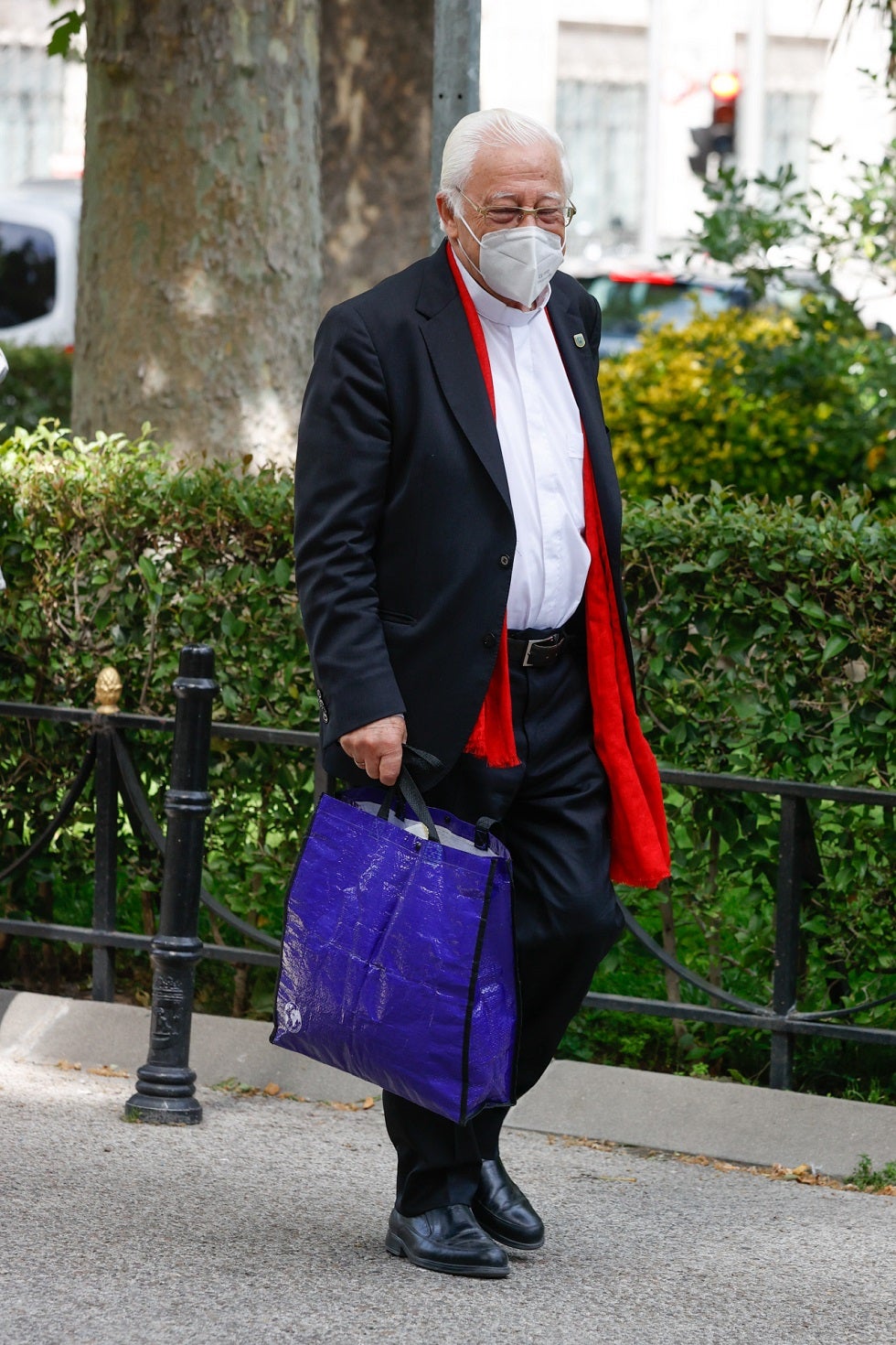 Al igual en la boda de los duques de Huéscar, el padre Ángel ha tenido la suerte de poder acudir a la boda de Belén Corsini y Carlos Fitz-James Stuart. Al parecer, el sacerdote de Mensajeros por la paz tenía muy buena relación con Cayetana de Alba.