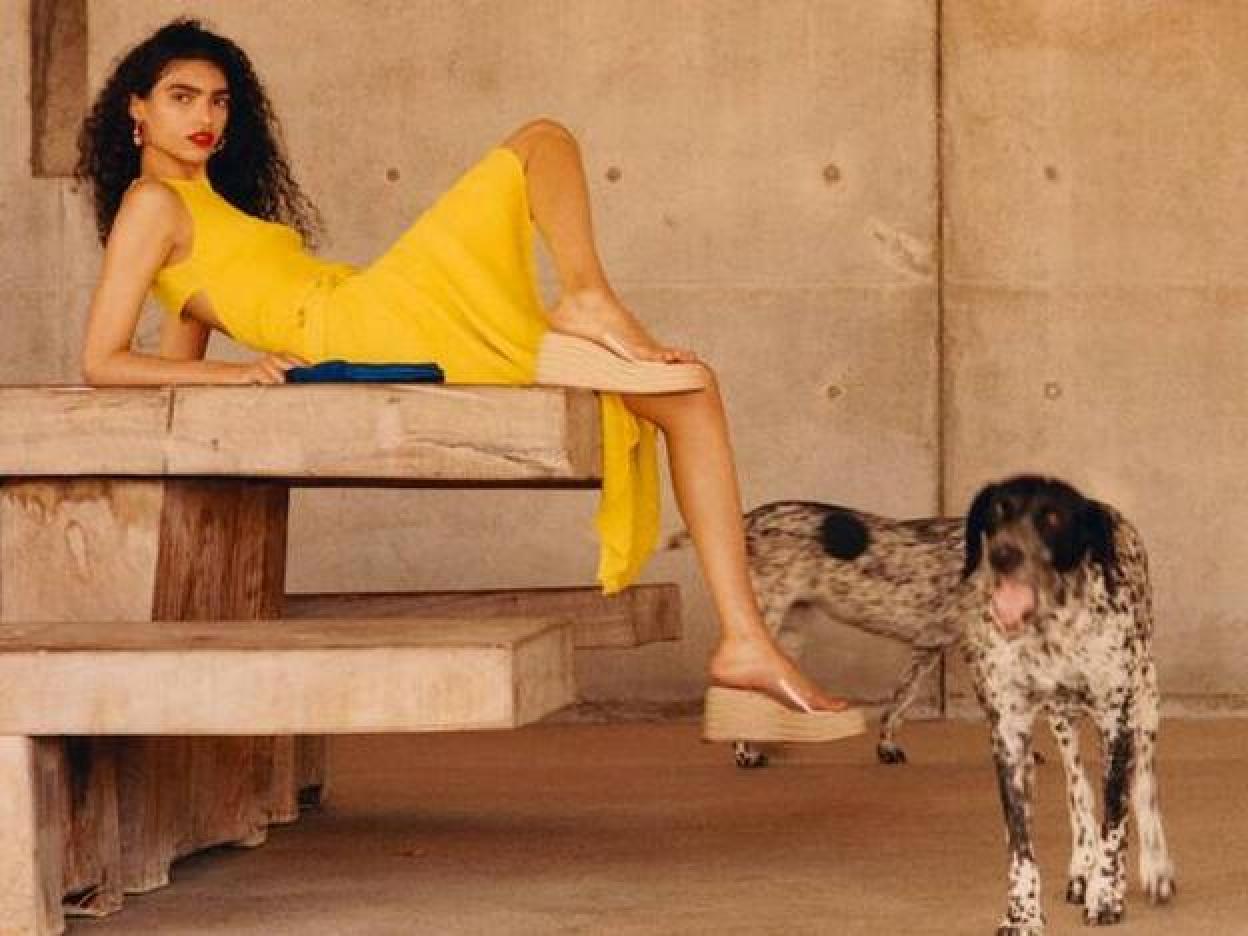 Pincha en la foto para ver el calzado cómodo más bonito y rejuvenecedor de Zara Home para llevar 24/7