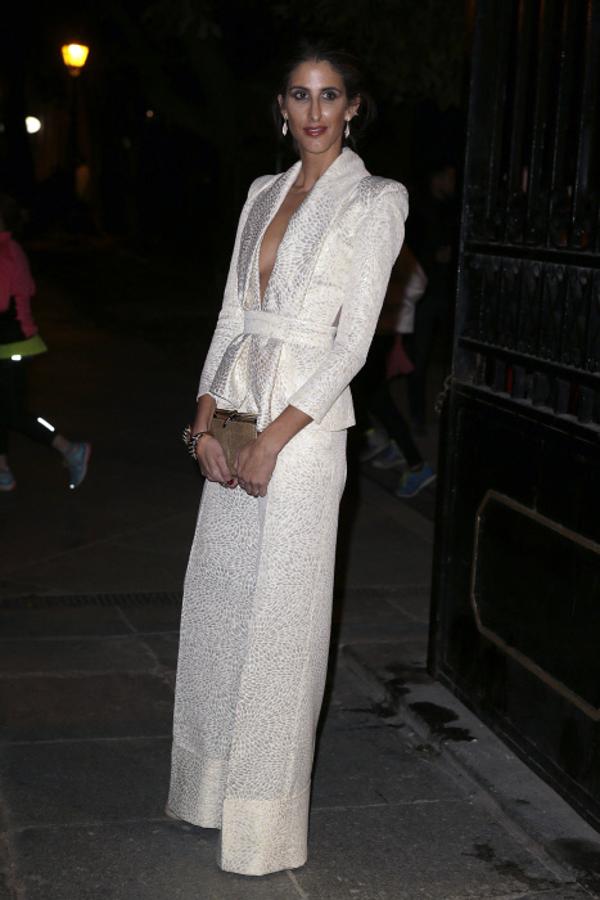 Arrisgado y perfecto, este conjunto de pantalón y chaqueta con escote profundo es un 10.