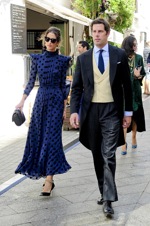Y hablando de perfección, nos encontramos este look de invitada al que es imposible ponerle ni un pero: el vestido de lunares con hombreras marcadas le sienta como un guante a Inés Domecq.