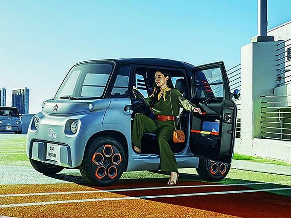 El primer premio en la categoría de Solución de Movilidad ha sido para Citroën AMI. Una propuesta arriesgada pero práctica y muy interesante. Un vehículo eléctrico de dos plazas, que mide solo 2,41 metros de longitud, que puede recargarse en un enchufe doméstico, se puede conducir desde los 16 años y tiene un precio rompedor.