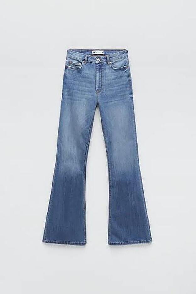 Vaqueros flare de Zara.