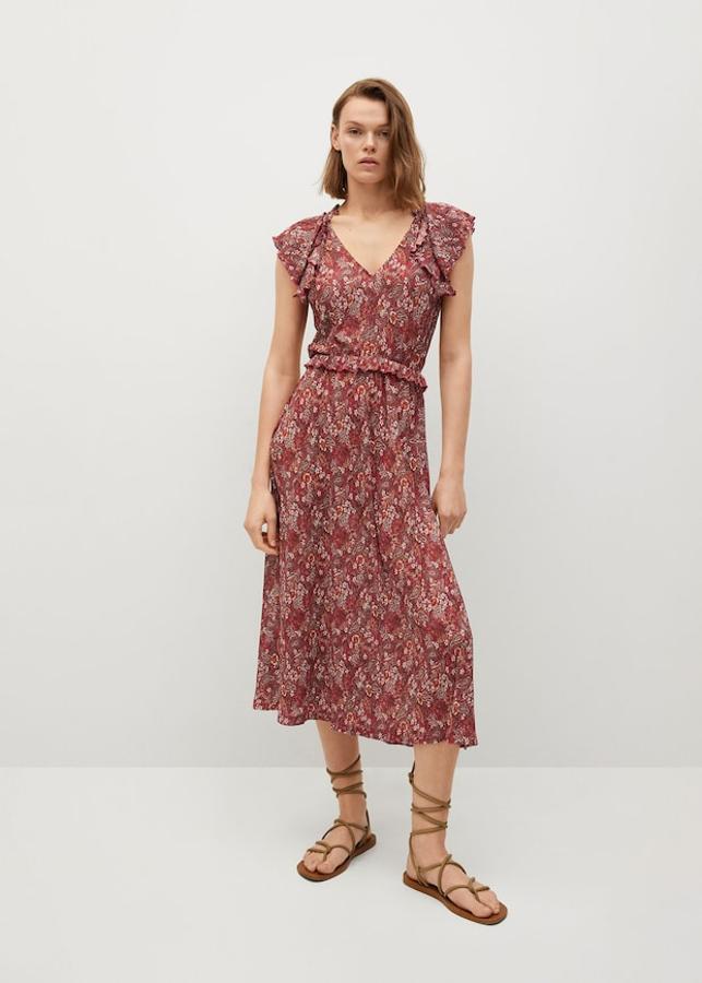Vestido midi con escote de pico y volantes en las mangas, de Mango (29,99 €).