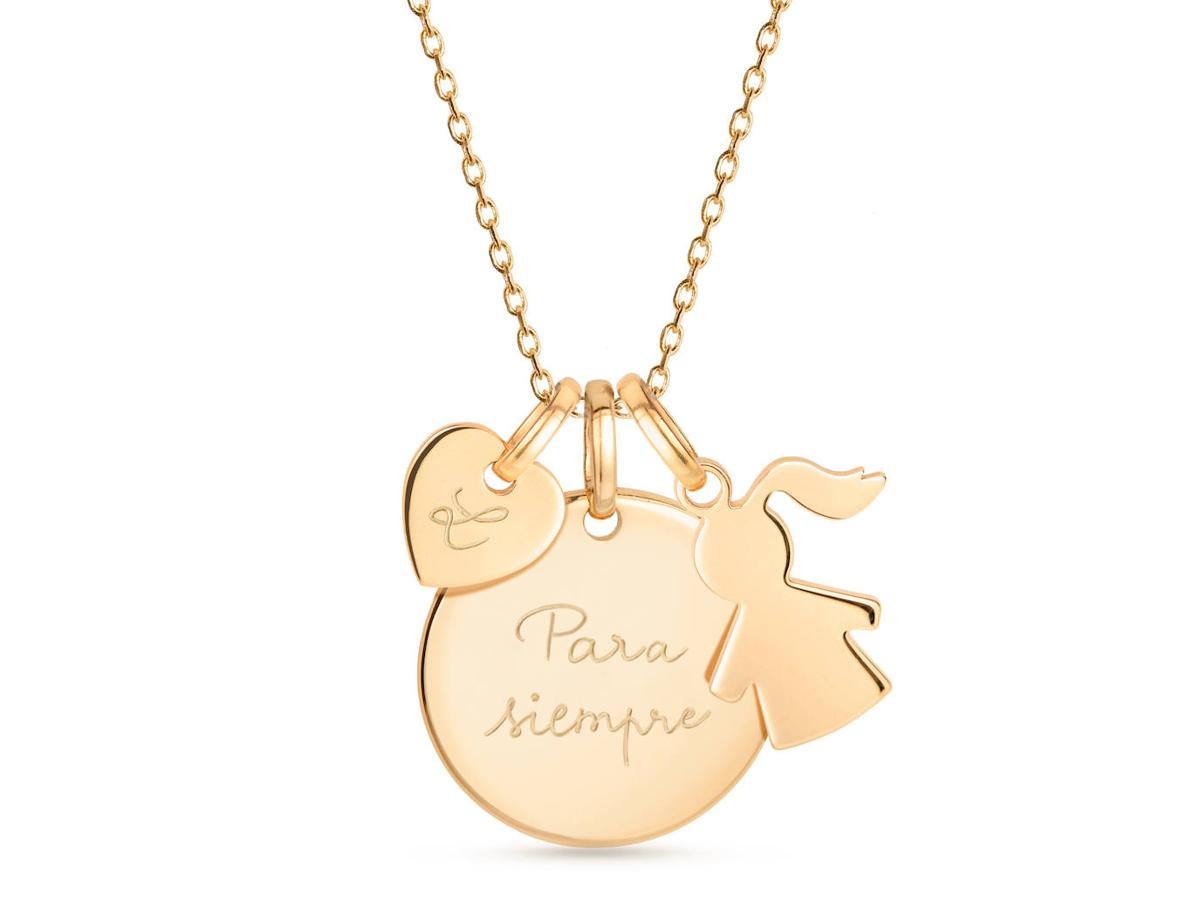 El Collar Kate, de Merci Maman, está fabricado en oro puro. Se trata de la misma joya que lució la duquesa de Cambrige después de nacer su hijo. Además de grabarlo, puedes elegir entre una figurita de niño o de niña. Cuesta 790 €.