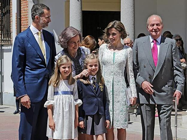 Imagen de la comunión de la princesa de Asturias, ceremonia a la que sí pudieron acudir los abuelos maternos y paternos.
