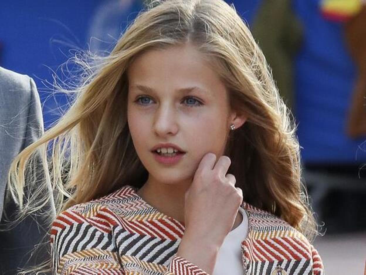 Leonor, princesa de Asturias, se confirma mañana antes de ir a estudiar al extranjero. Si quieres ver sus mejores looks, pincha en la imagen.