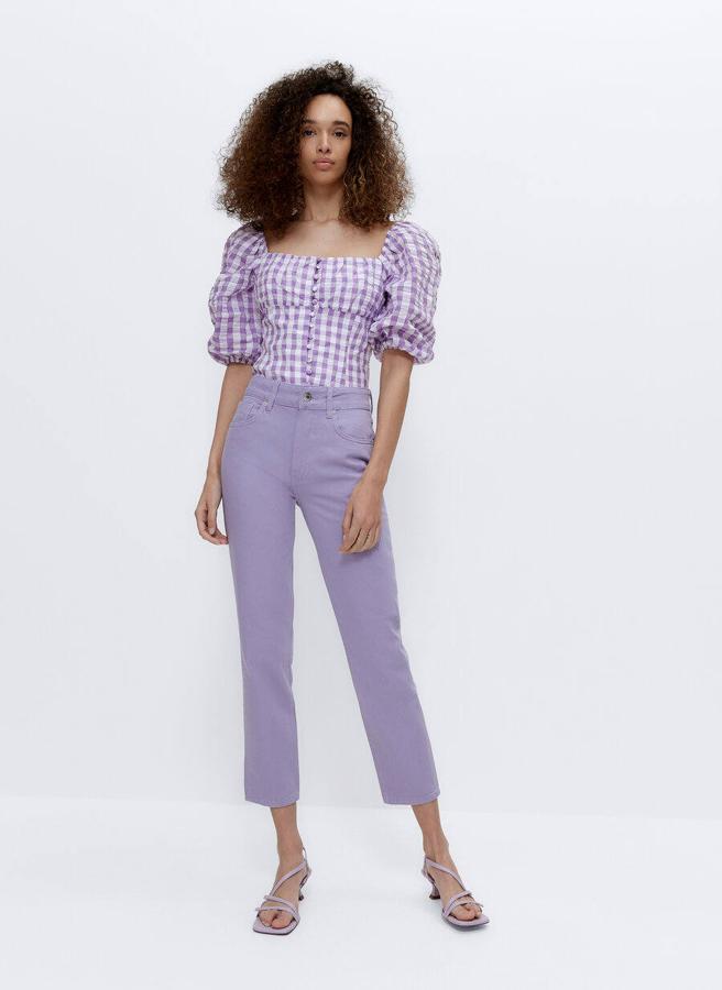Nuestros favoritos son estos pantalones de Uterqüe en color lila. Son elásticos, por lo que se ajustan perfectamente a tu figura. Puedes comprarlos por 59 €.