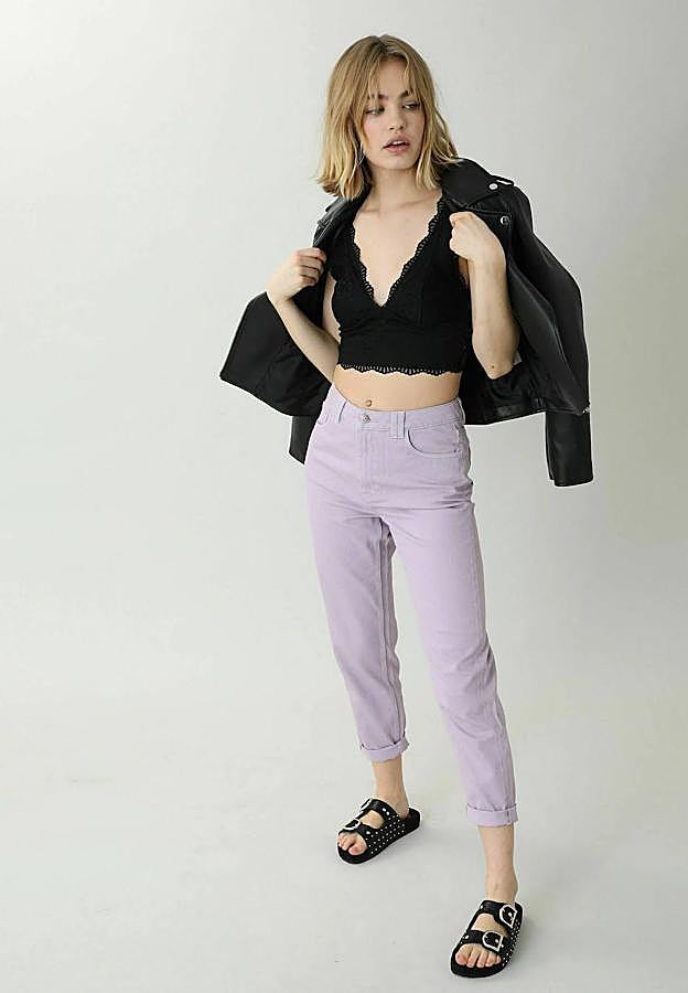 El rosa es uno de los colores de la temporada y con estos vaqueros de Zalando es fácil unirse a la tendencia. Cuestan 19,99 €, pero están rebajados a 11,99 €.