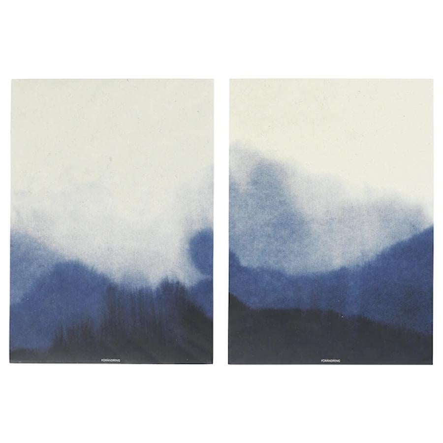 El azul es un color que transmite paz y serenidad. Es además, un color que se lleva mucho en verano. Instala en tu casa pequeñas notas de azul a través de estas dos láminas de Ikea. Cuestan 6 euros.