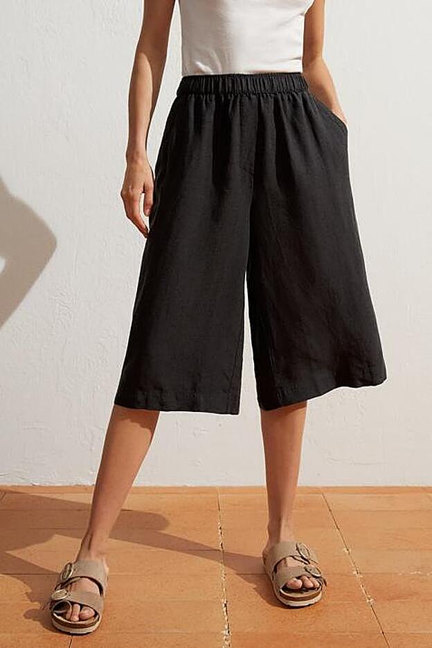 Disponible en tres colores de lo más combinables, este culotte sientan de maravilla y es muy cómodo.