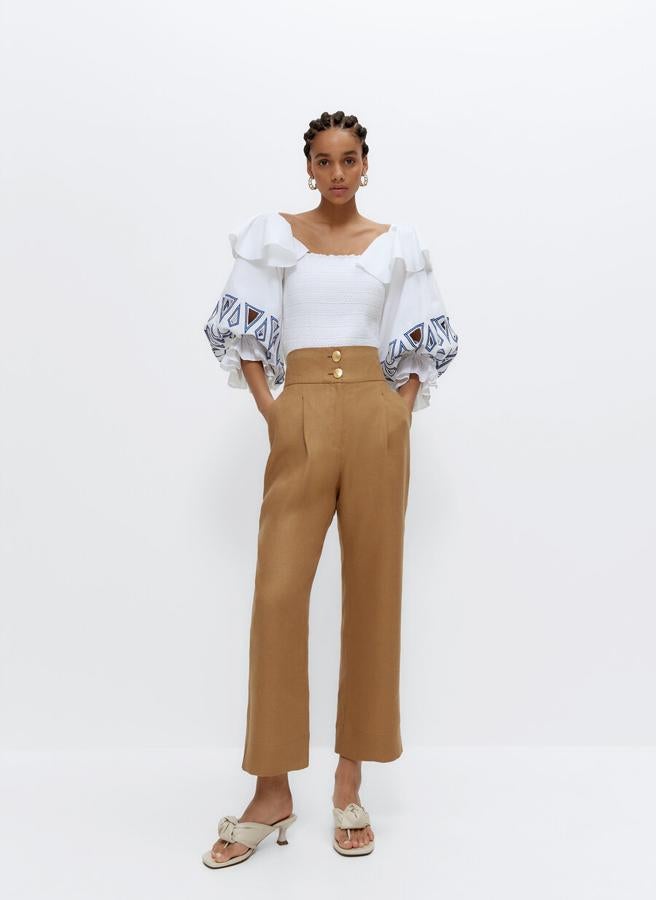 Pantalones rectos de lino de talle alto, de Uterqüe (79 €).
