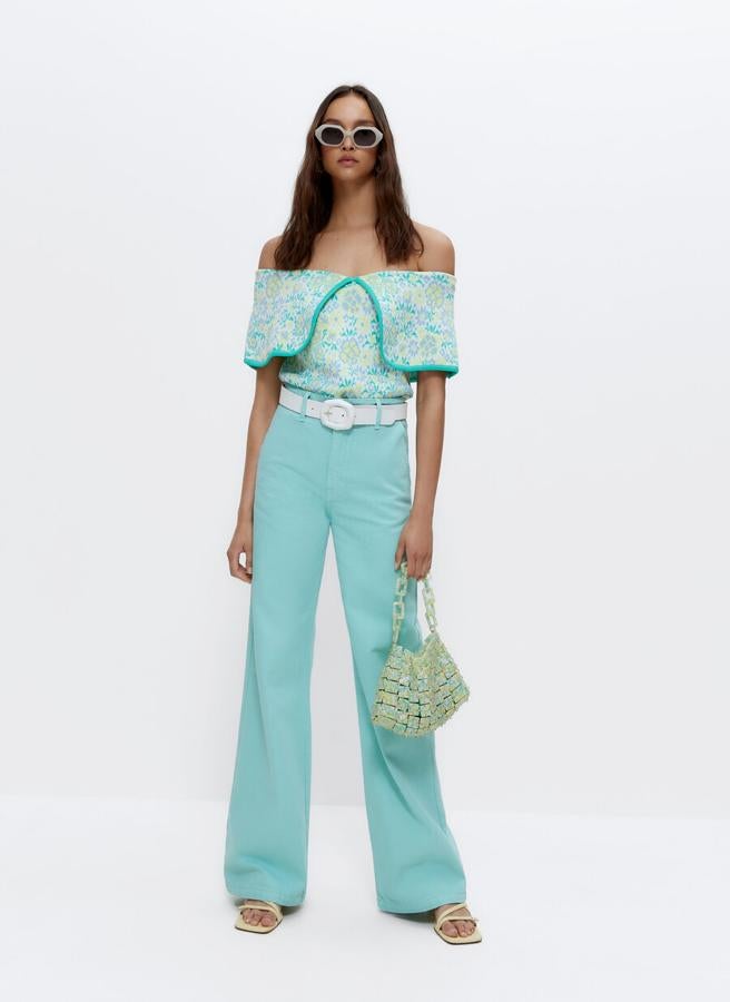 Pantalones vaqueros anchos de talle alto, de Uterqüe (59 €).