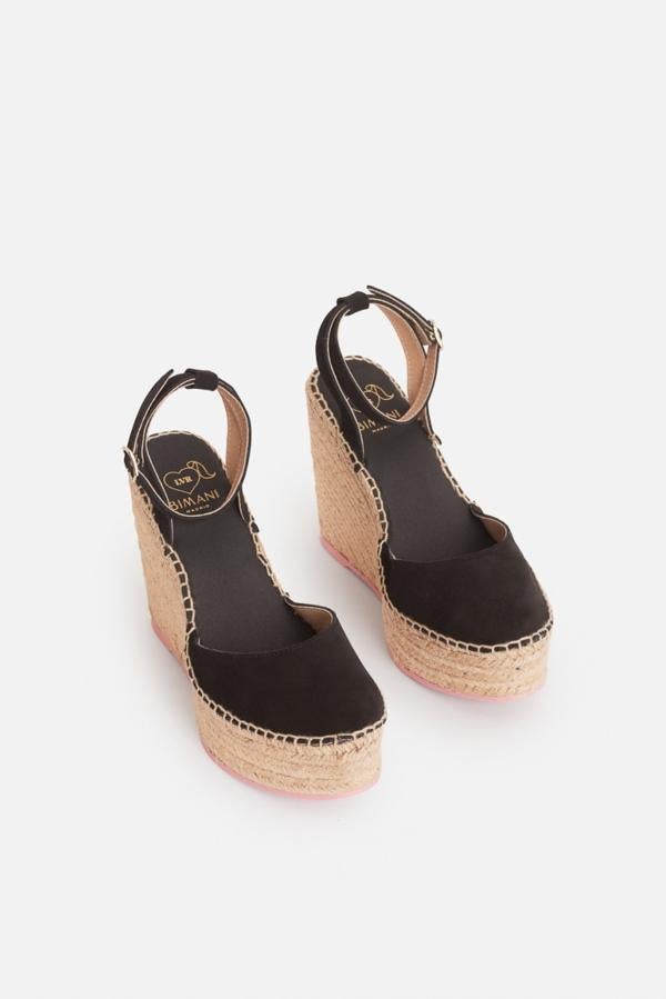 Unas alpargatas de cuña que nos permitan ‘ir con todo’, como estas altísimas (y comodísimas) de la colección cápsula de La Vecina Rubia x Bimani13. Cuestan 109 euros.