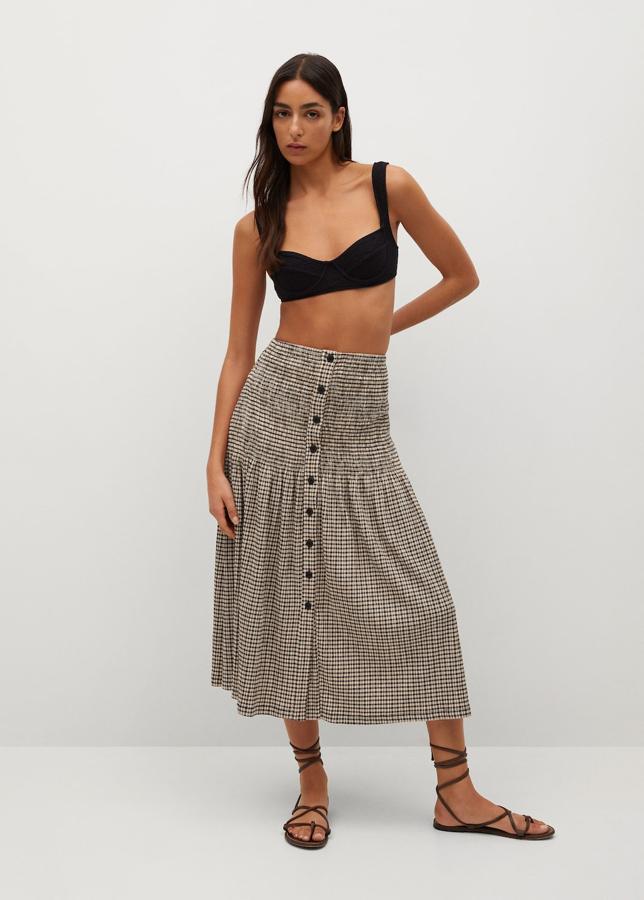 Fala abotonada con nido de abjea de Mango (25,99 euros)