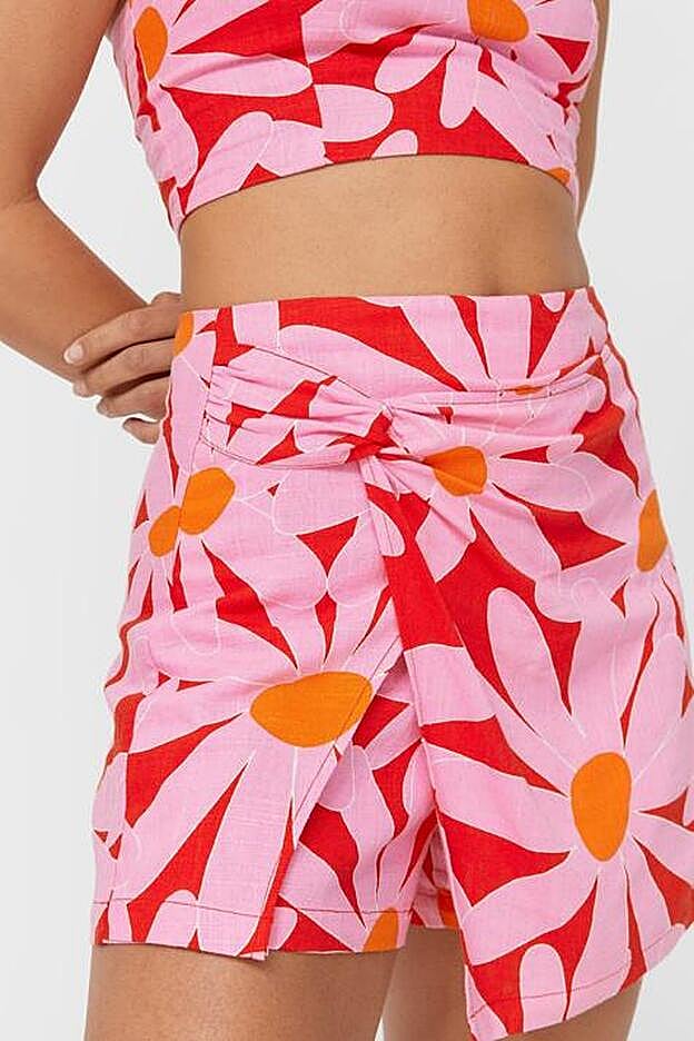 Cómoda, bonita y súper favorecedora, esta skort tiene las mejores cualidades de un pantalón y de una falda.