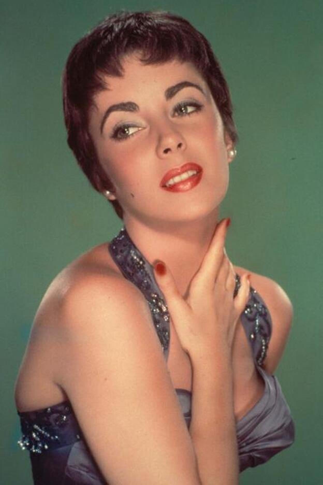 Pincha en la imagen y descubre doce perfumes icónicos para todos los gustos que huelen de maravilla y que puedes comprar ya mismo rebajados.