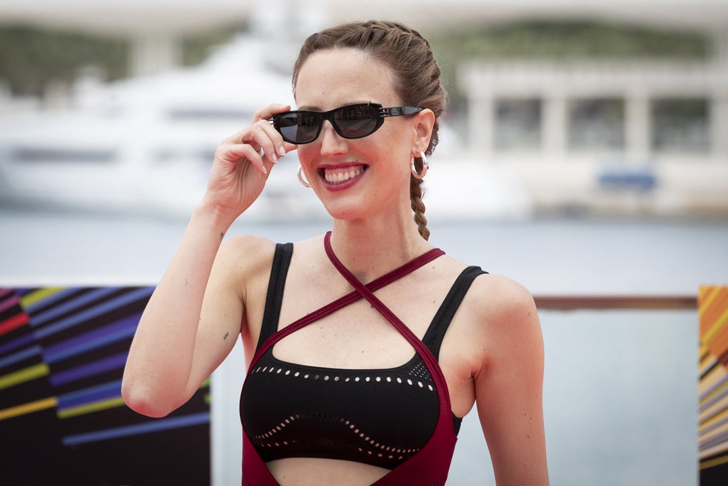 Natalia de Molina ha vuelto a deslumbrarnos con la naturalidad que le caracteriza. La actriz ha optado por llevar unas trenzas de boxeadora con efecto lifting que son ideales para combatir las altas temperaturas.