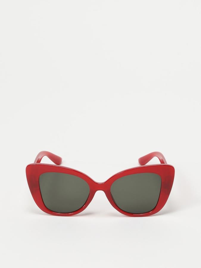 Disponibles en varios colores, estas gafas de sol con montura retro bloquean los rayos ultravioletas y tienen un precio de 3,99 euros.