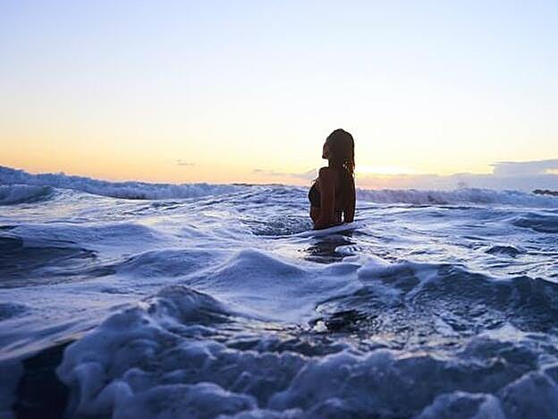 Nadar te ayudará no solo a trabajar tu cuerpo y mantenerte activa, sino también a liberar tu mente / Foto: UNSPLASH