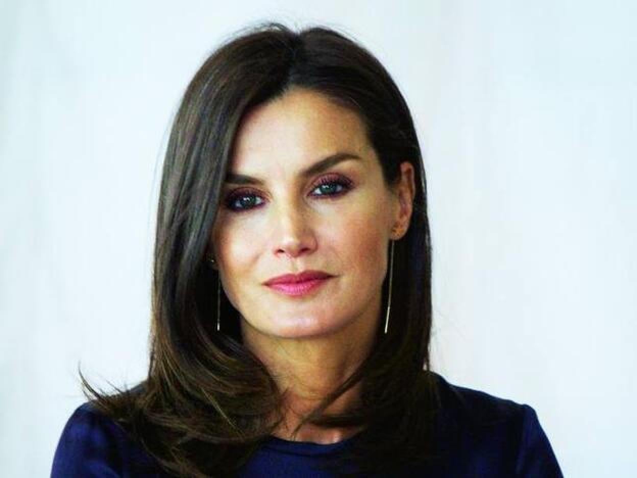 Pincha en la foto para ver 15 vestidos nuevos de marcas españolas que podría estrenar la Reina Letizia esta primavera