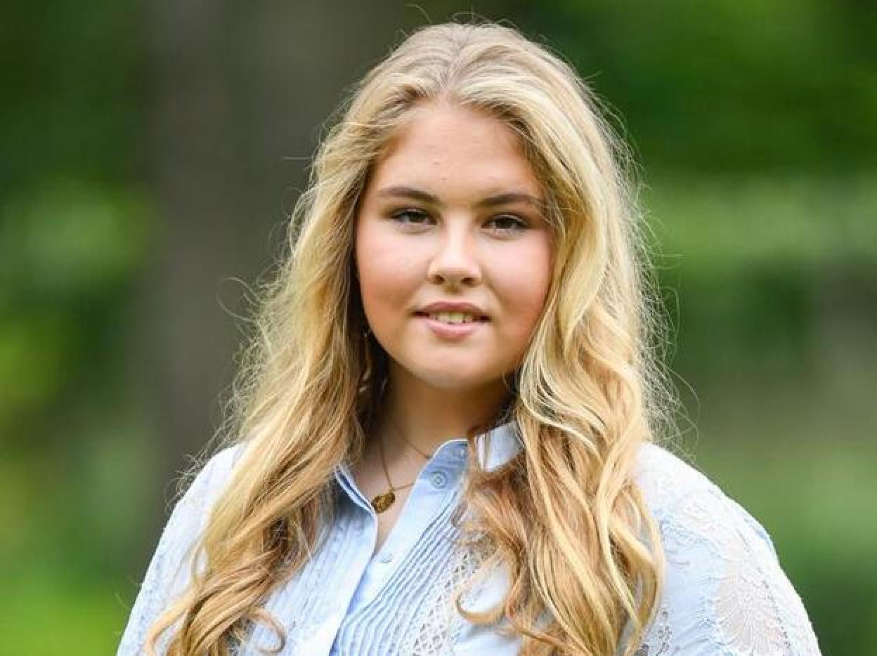 Retrato de la princesa Catalina Amalia de Orange. Pincha en la imagen para descubrir los mejores looks de Catalina Amalia de Orange.