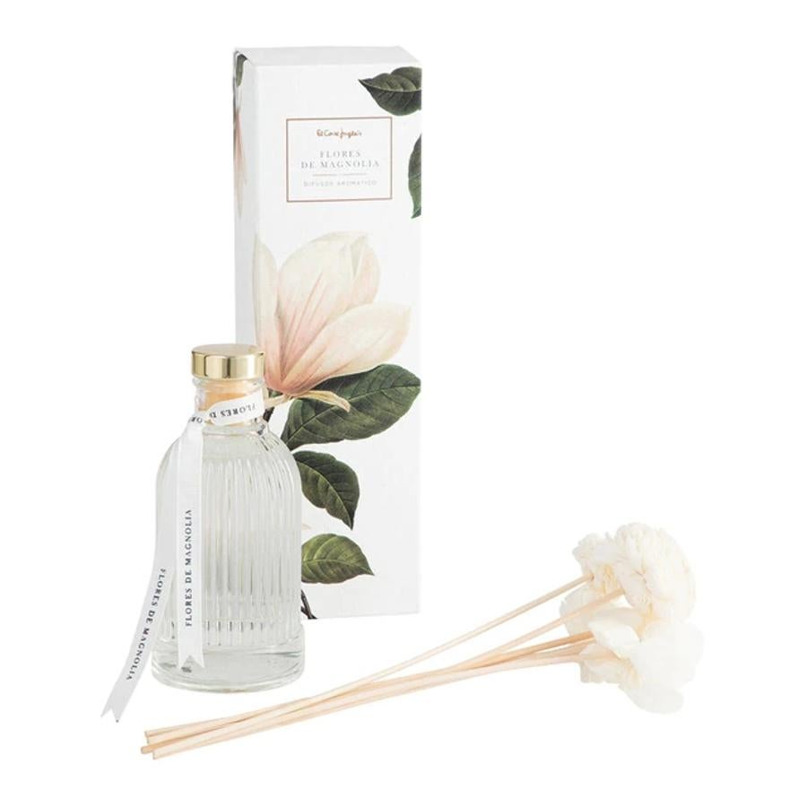 Los aromas son muy importantes en un espacio Feng Shui. Añade un aroma suave, sutil y agradable como este difusor con varillas de El Corte Inglés. Tiene un aroma a flores, y cuesta 24,95 euros.