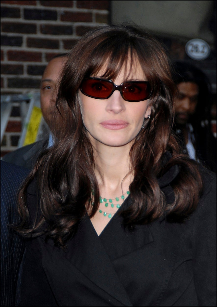 Terminamos con un agradecido cambio de look con el que Julia Roberts estaba perfecta y con el que tú también podrás transformar tu melena: flequillo cortina y pelo largo. ¿Con cuál te quedas?