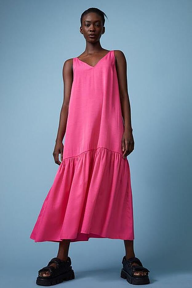 Este evstido cuesta 29.95 euros en H&M.