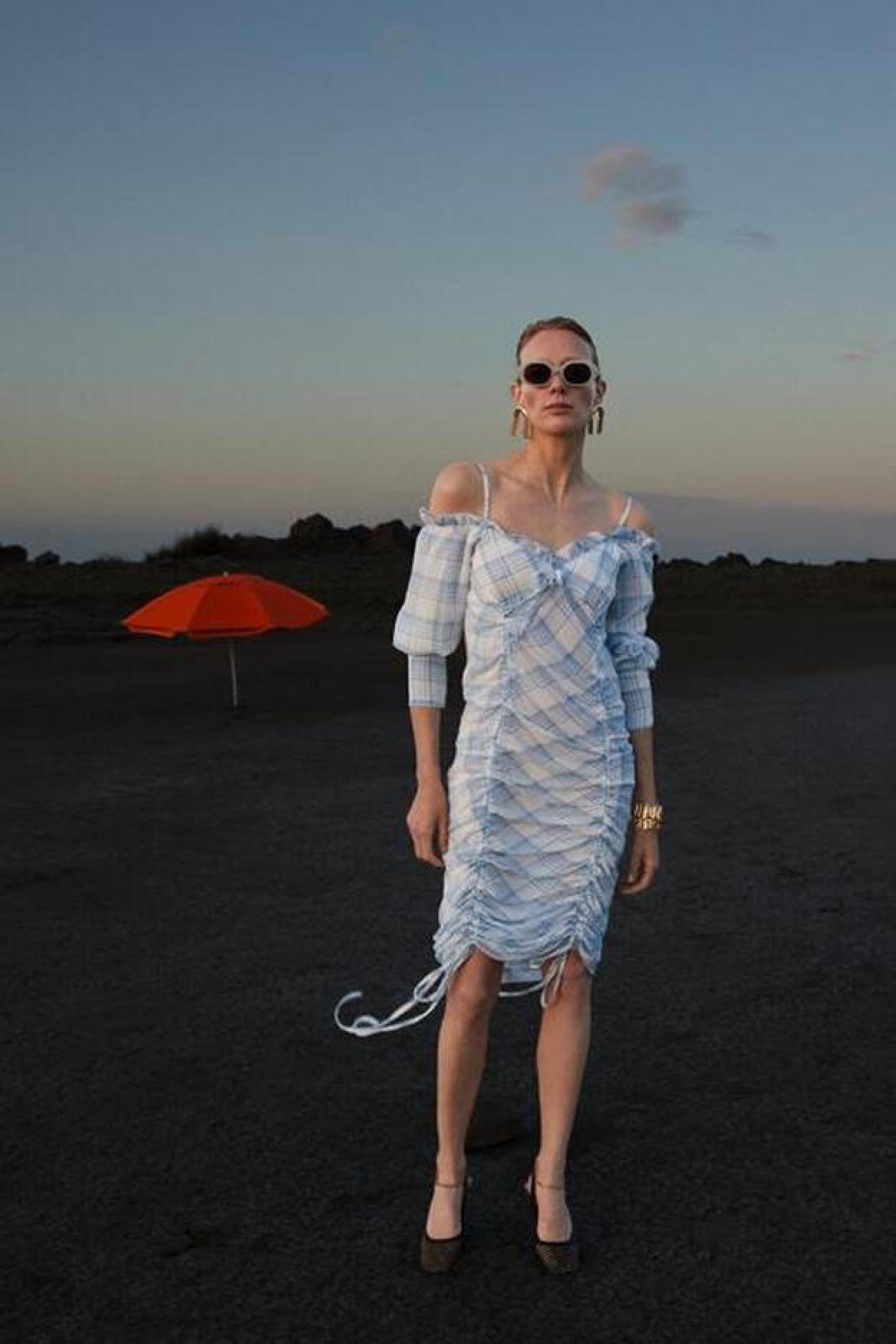 Pincha en la imagen para descubrir los vestidos, blusas y camisas de Sfera que se apuntan al estampado más favorecedor del momento, los lunares.