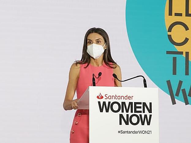 La Reina ha asistido a la clausura de Santander WomenNOW en la sede de Vocento.